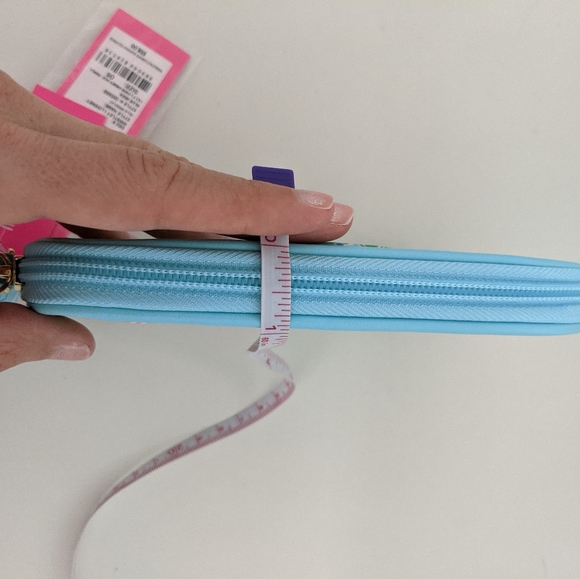 NWT! Lilly Pulitzer x Disney Parks Gillie Wristlet Lilly Loves Disney Sm… - Picture 7 of 14